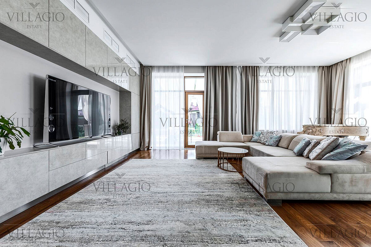 Дом с лифтом, бассейном и 3 террасами