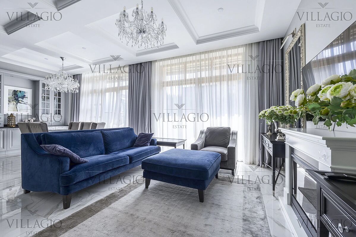 Интерьер (фото с лого)