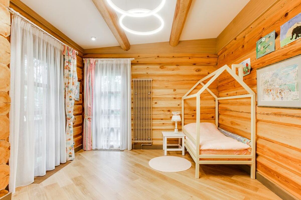 Дом из дерева на лесном участке