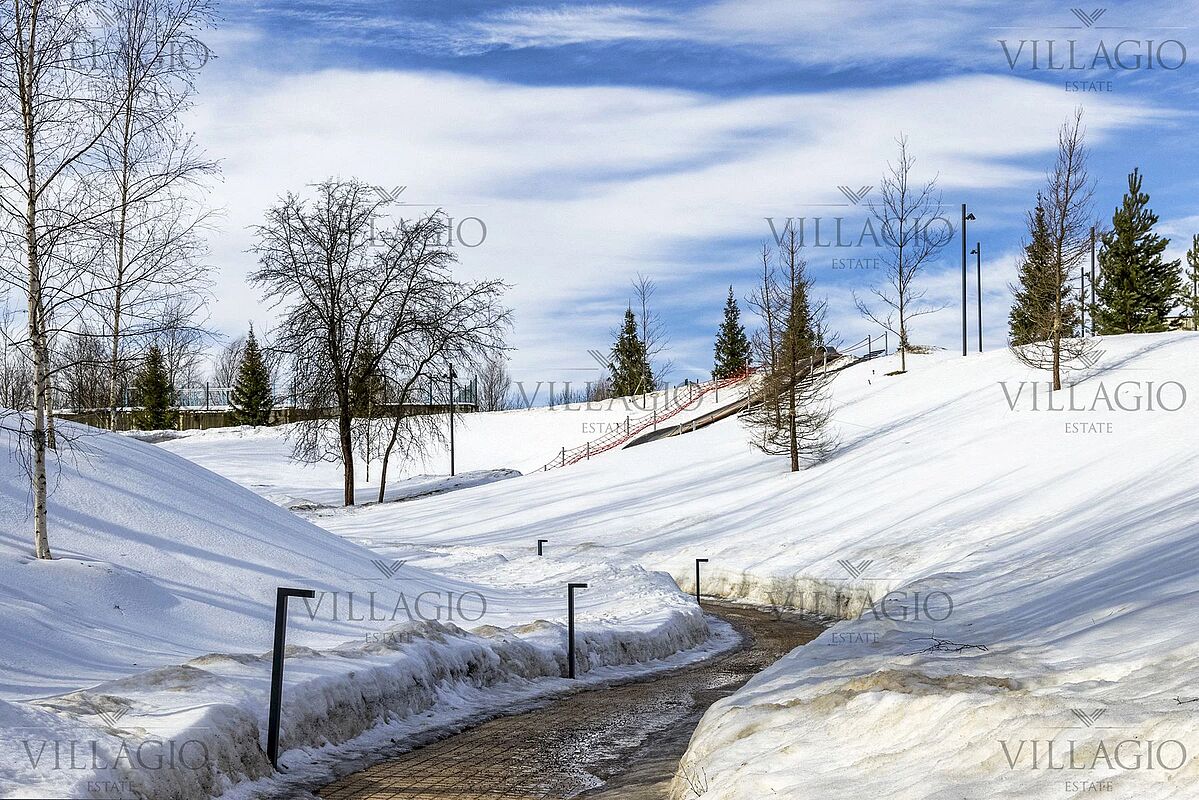 Экстерьер  (фото с лого)