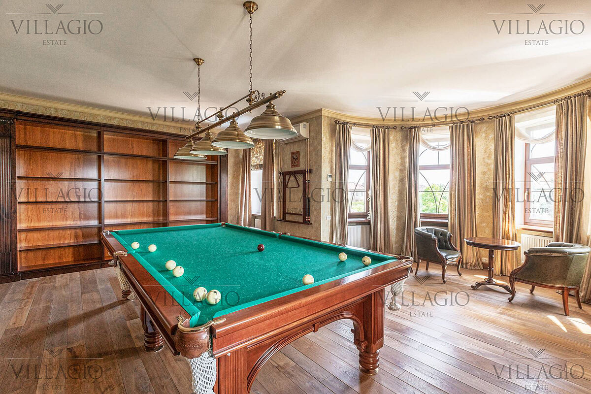 Дом с роскошной гостиной и spa-зоной