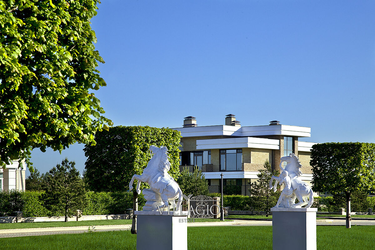 Вид на резиденции со стороны Ландшафтного Парка