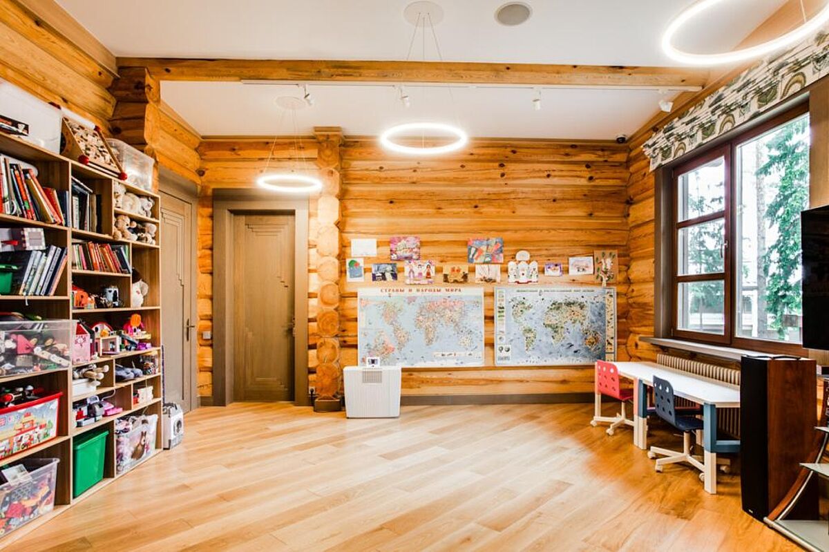 Дом из дерева на лесном участке