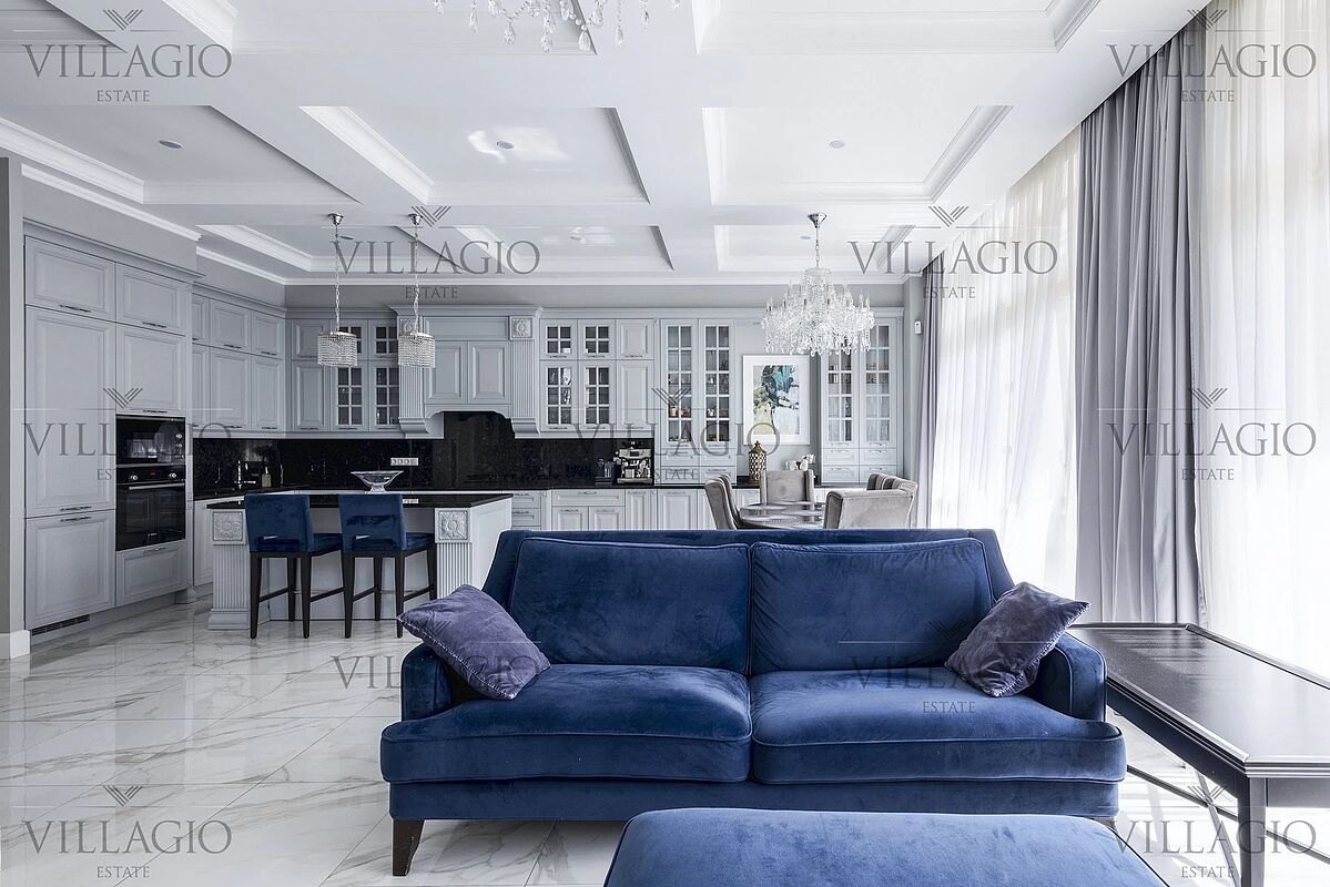 Интерьер (фото с лого)