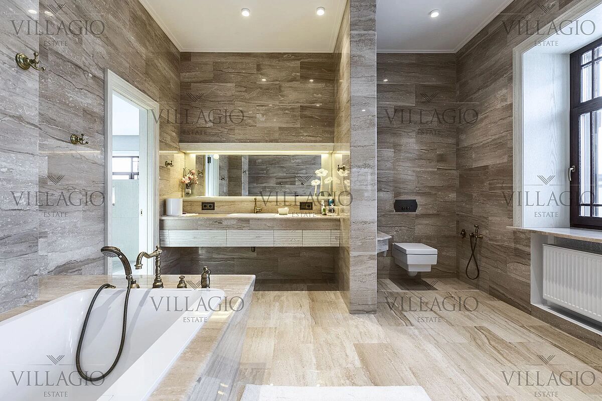 Дом рядом с двумя парками