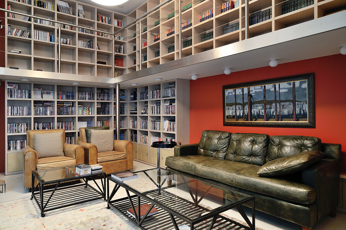 Двухуровневый дом с бассейном