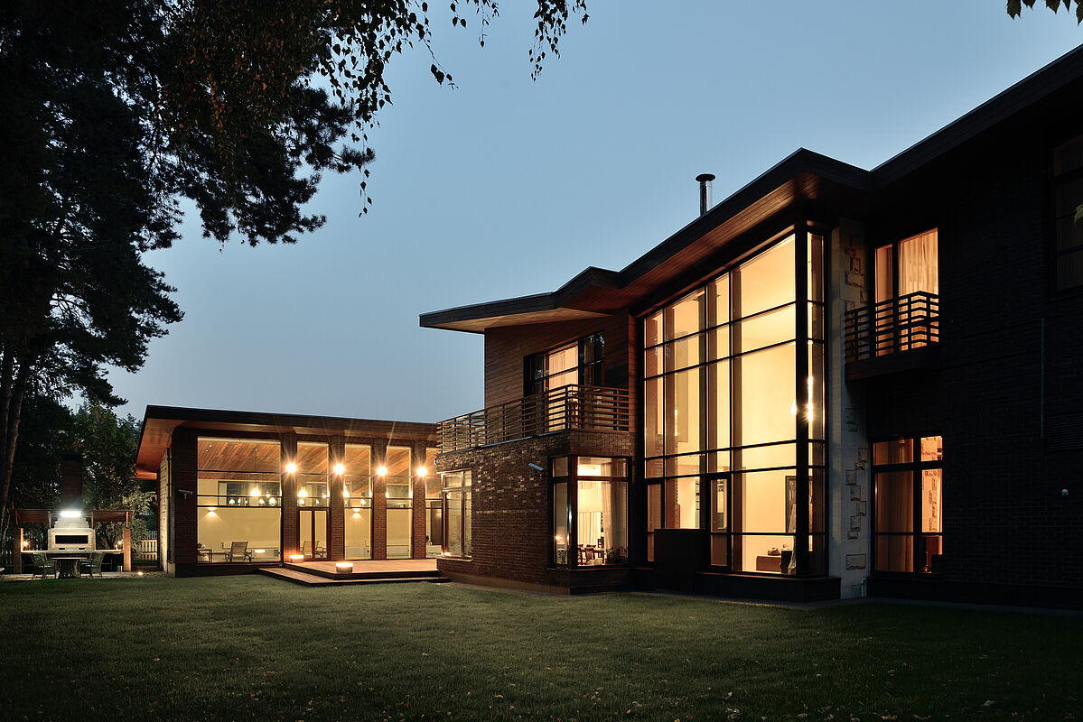 Двухуровневый дом с бассейном