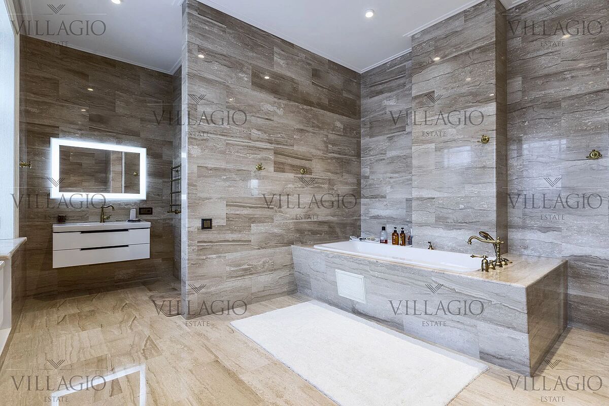 Дом рядом с двумя парками