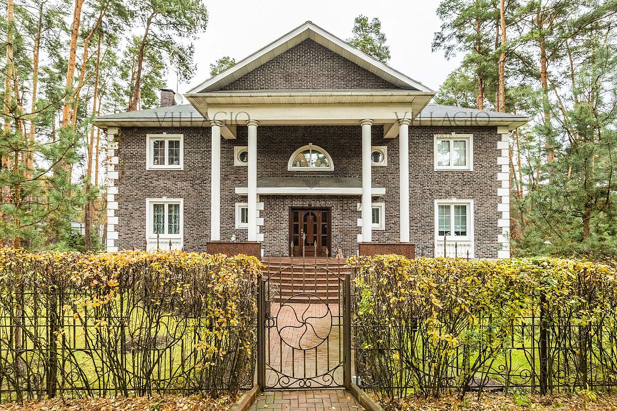 Элитный дом в классическом стиле у Москва-реки