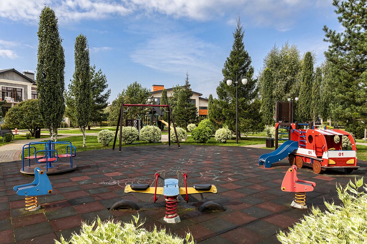 Детская площадка в центр посёлка Монтевиль