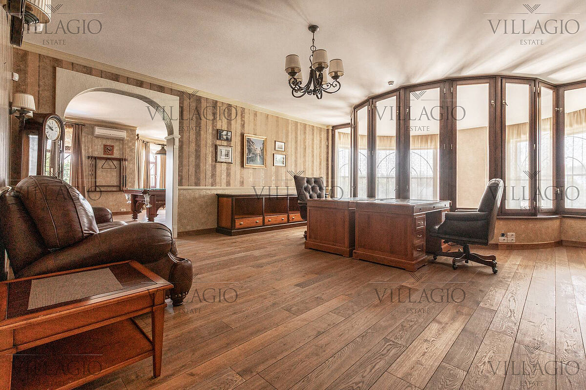 Дом с роскошной гостиной и spa-зоной