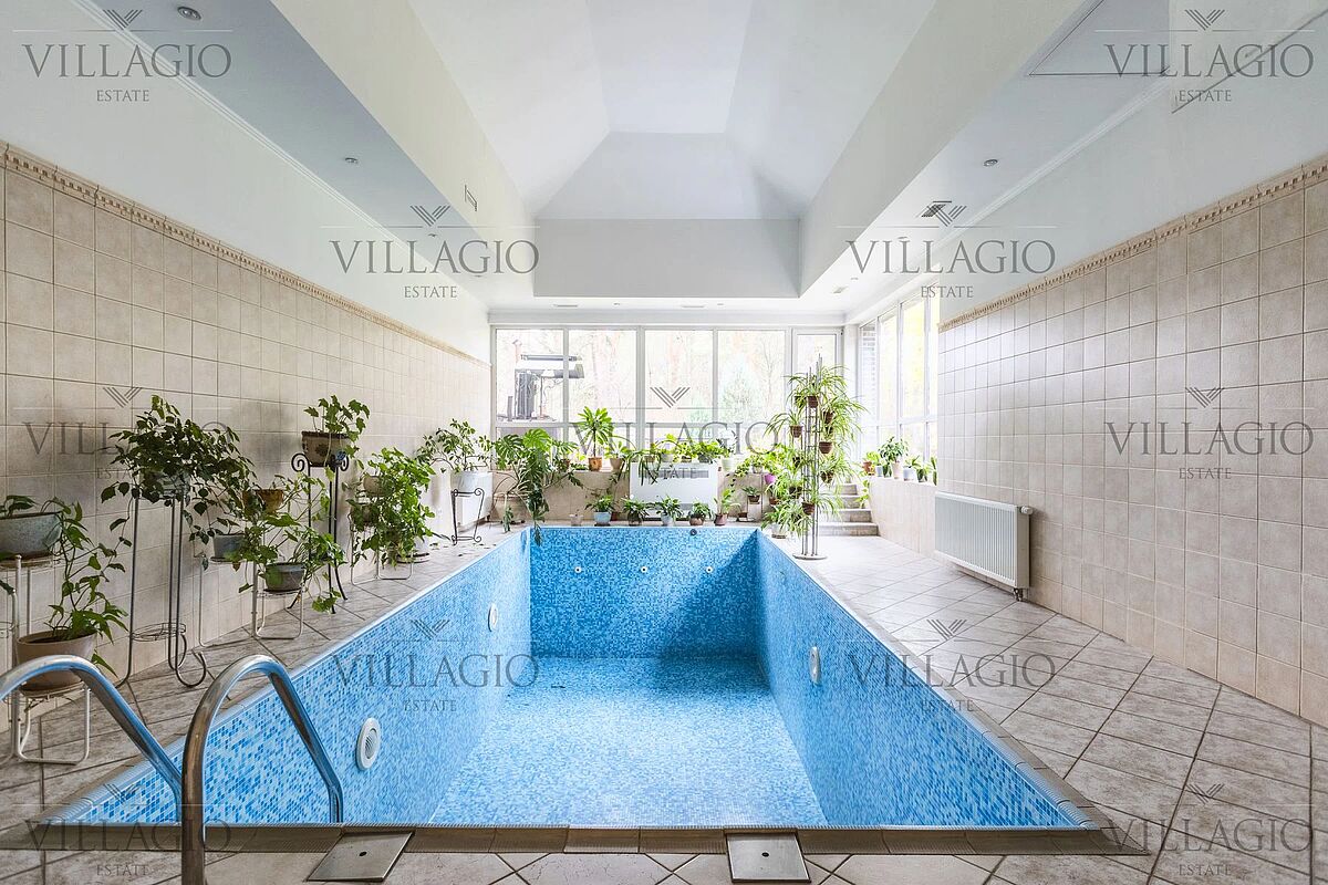 Элитный дом в классическом стиле у Москва-реки