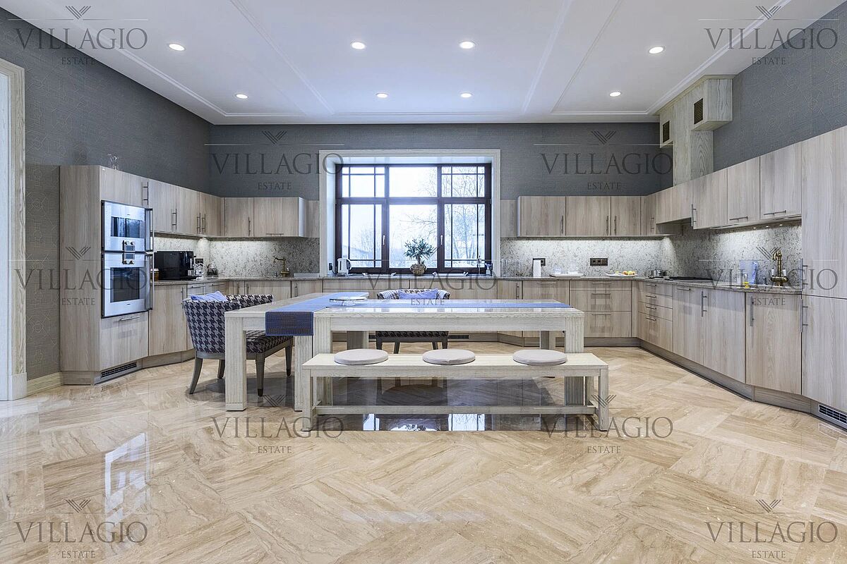 Дом рядом с двумя парками