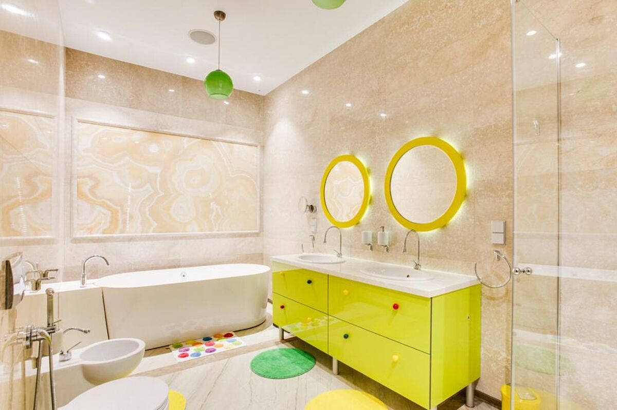 Дом из дерева на лесном участке