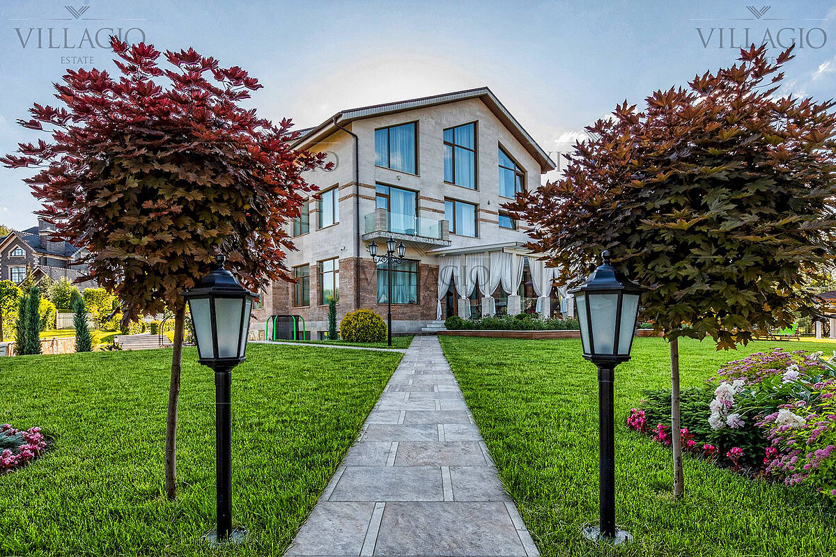 Дом с лифтом, бассейном и 3 террасами