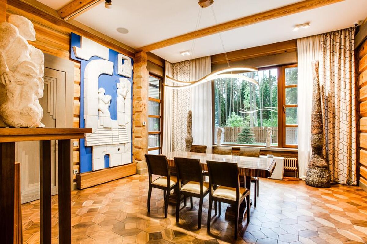 Дом из дерева на лесном участке