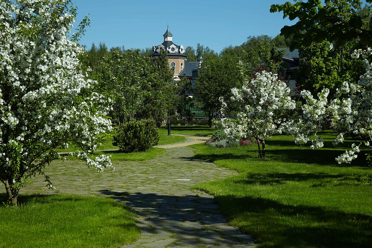 Прогулочная аллея у главного бульвара