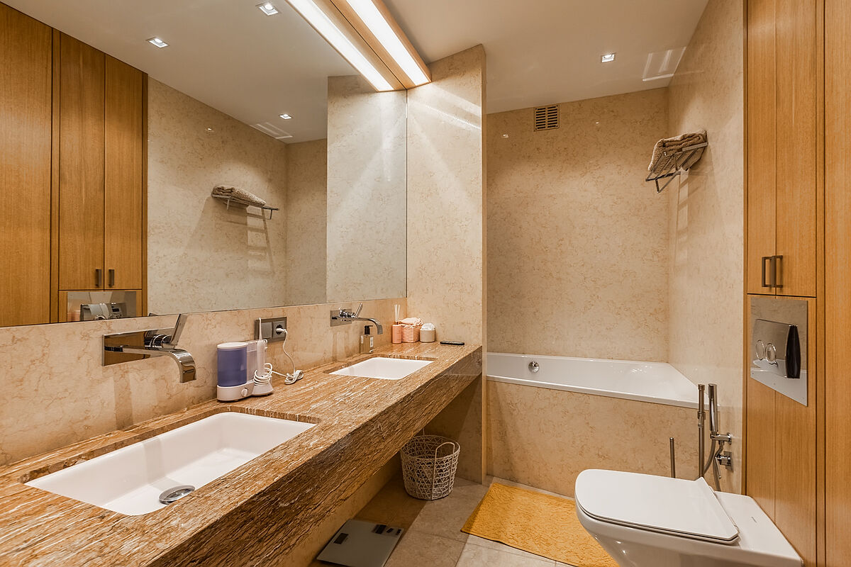 Загородный дом с бассейном в современном стиле