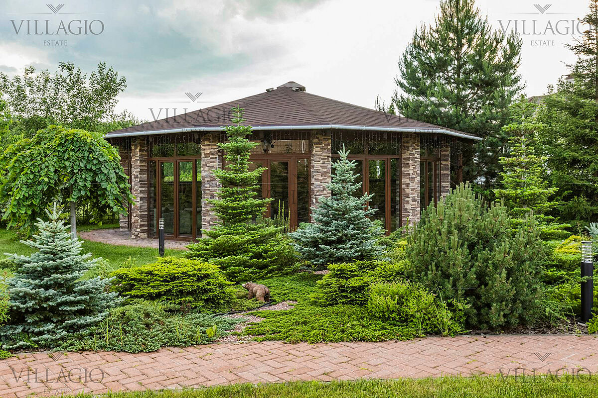 Особняк со spa-центром на участке