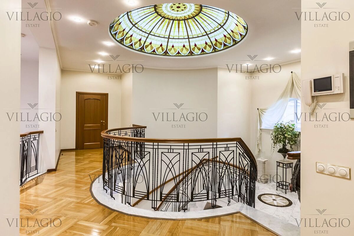 Элитный дом в классическом стиле у Москва-реки