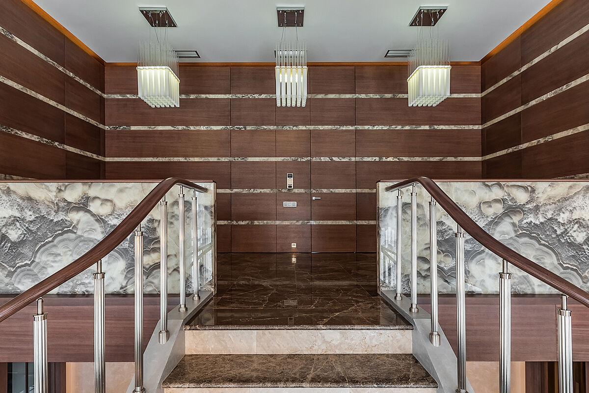 Загородный дом с бассейном в современном стиле