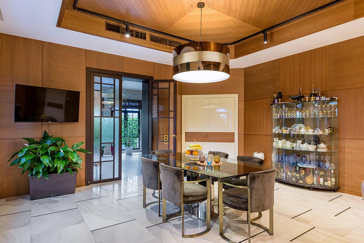 Дом рядом с парком и каналами