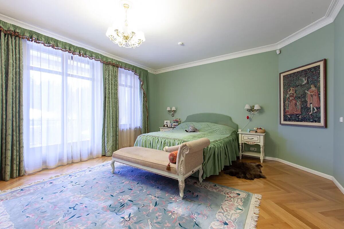 Дом с лифтом на участке 25 соток