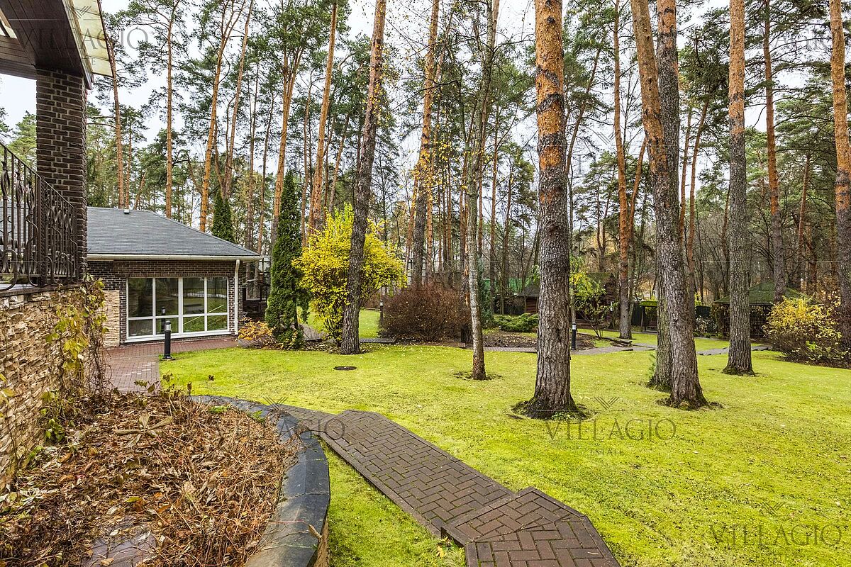 Элитный дом в классическом стиле у Москва-реки