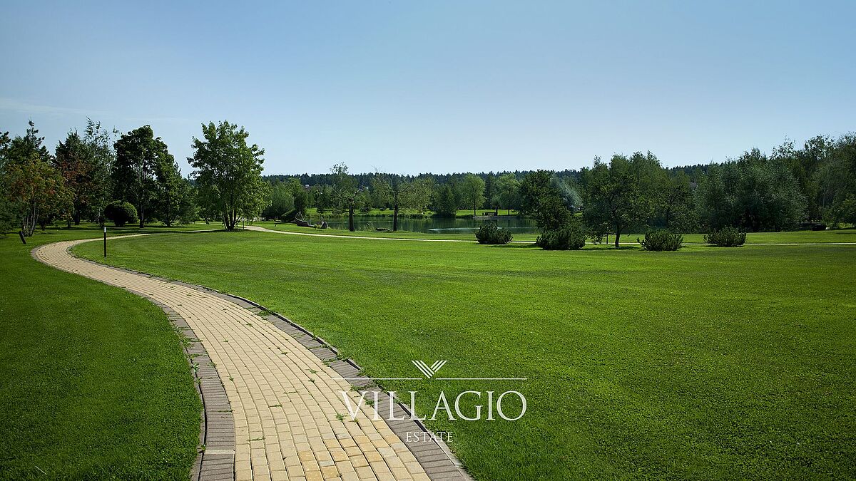 Парк Лабиринт, вид на озеро