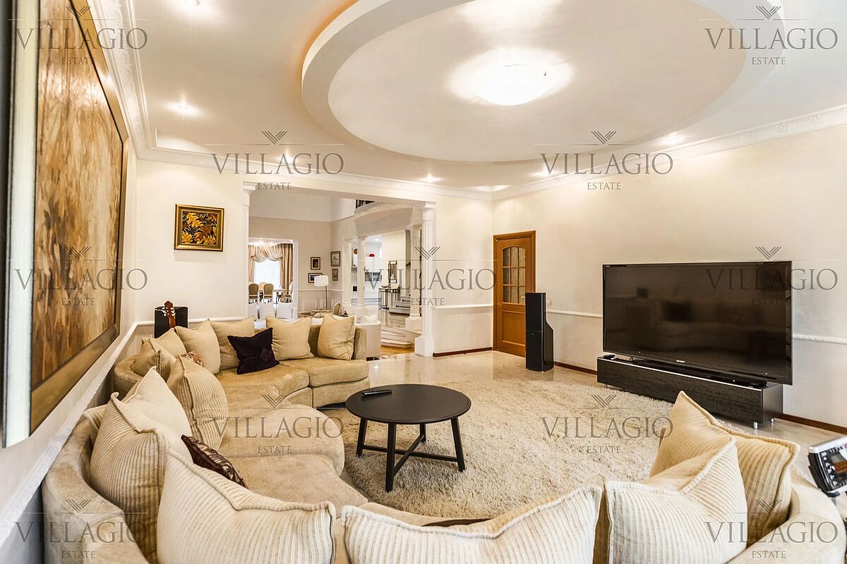 Элитный дом в классическом стиле у Москва-реки