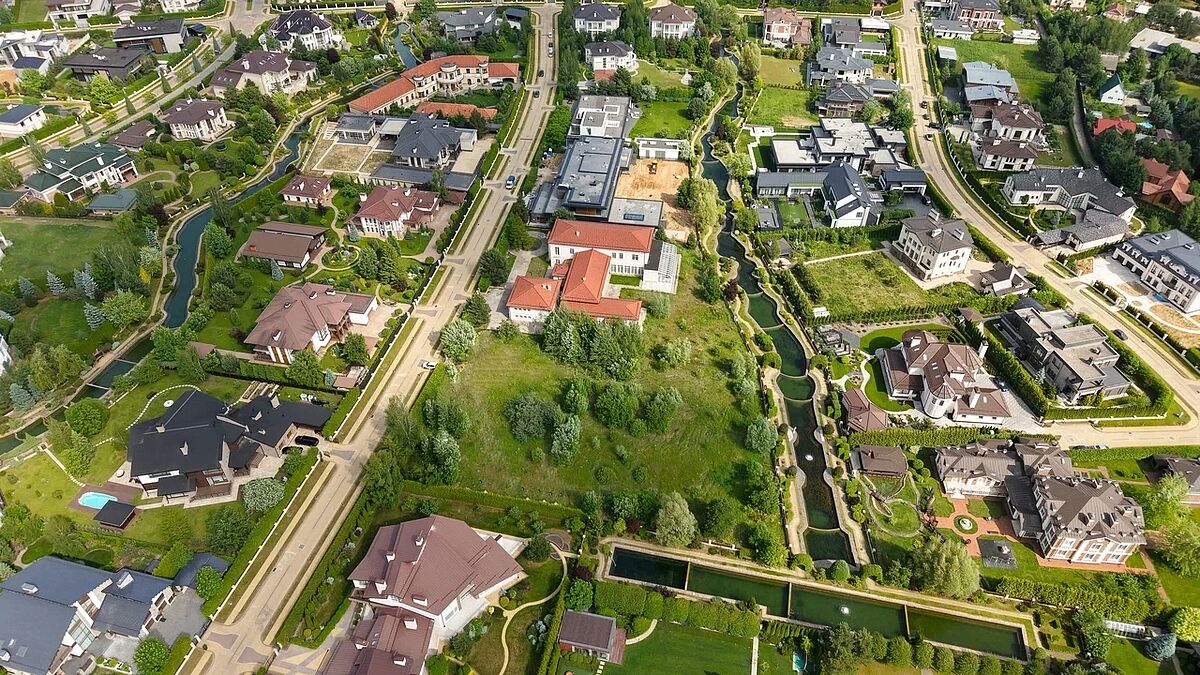 Живописный участок