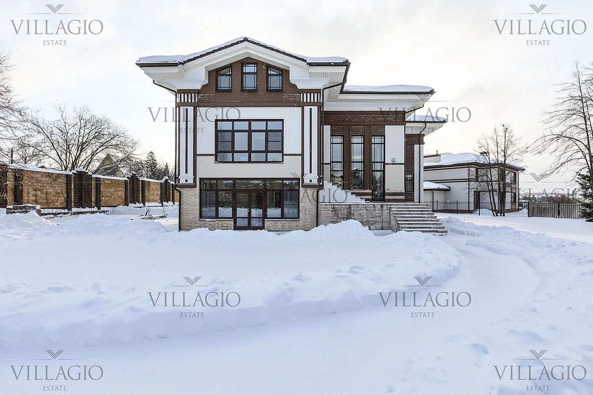 Дом рядом с двумя парками