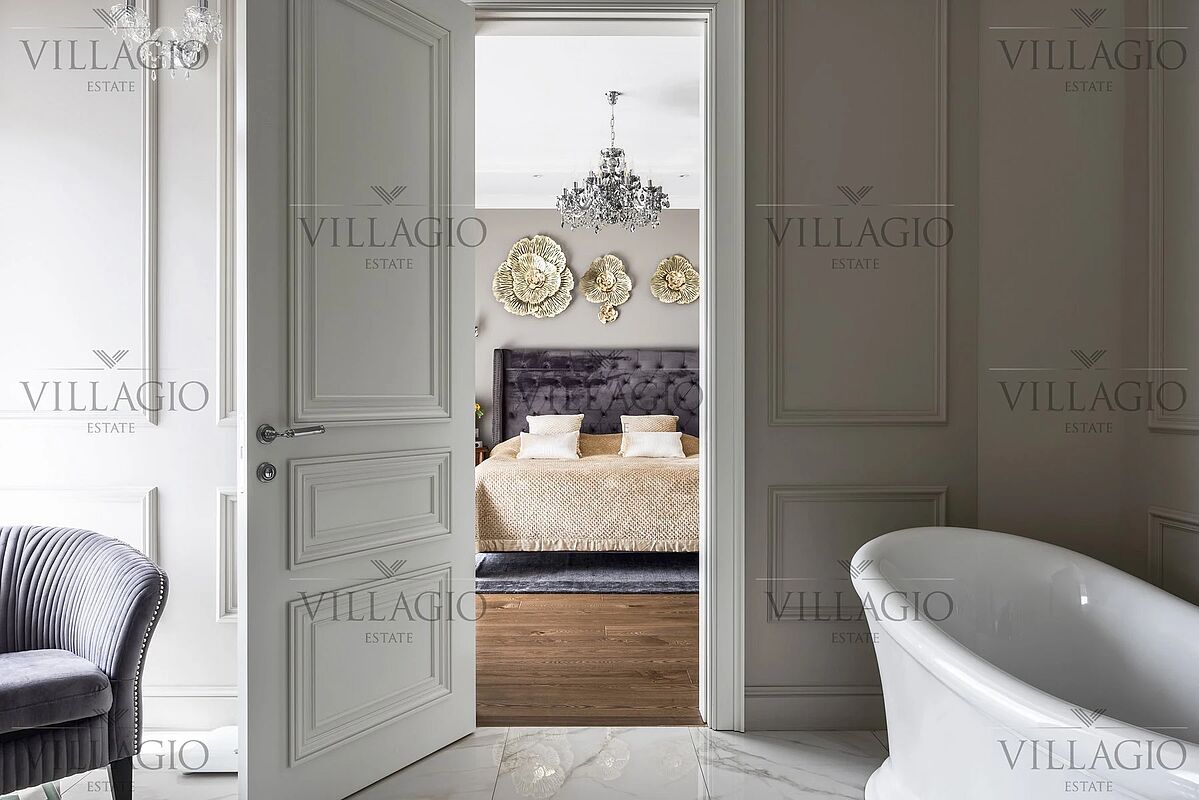 Интерьер (фото с лого)