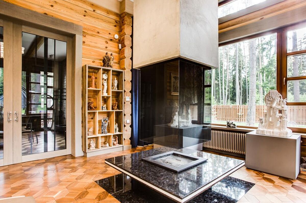 Дом из дерева на лесном участке