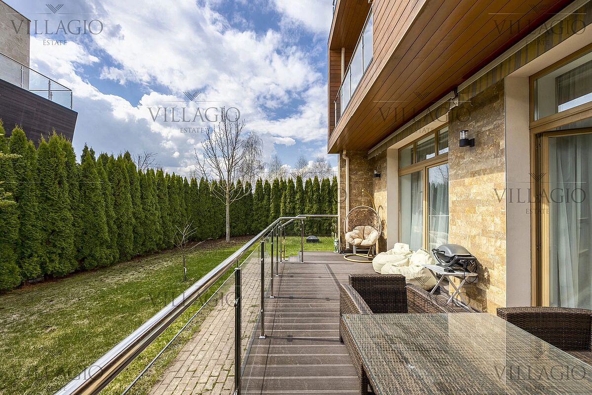 Экстерьер  (фото с лого)