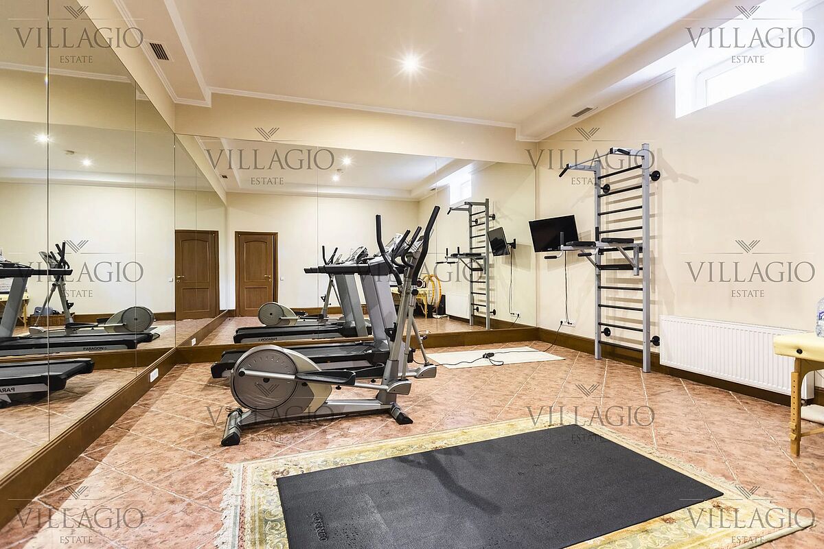 Элитный дом в классическом стиле у Москва-реки