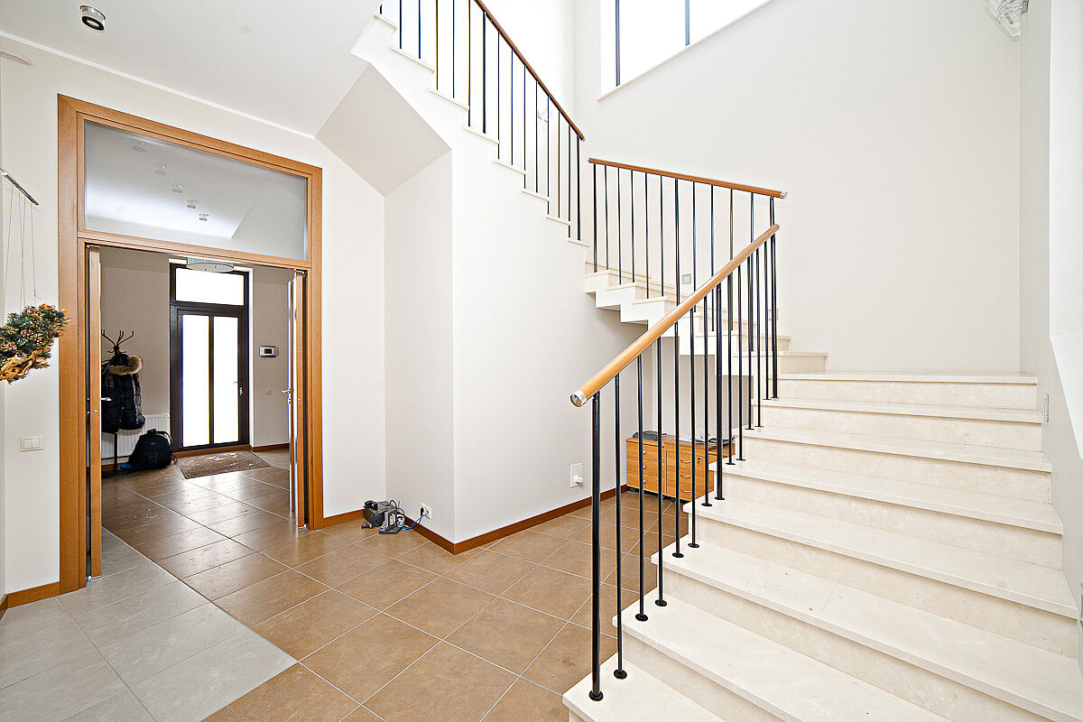 Современный дом в загородном поселке