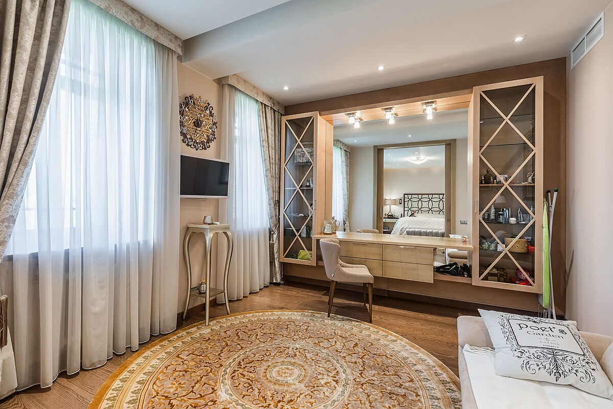 Загородный дом с бассейном в современном стиле