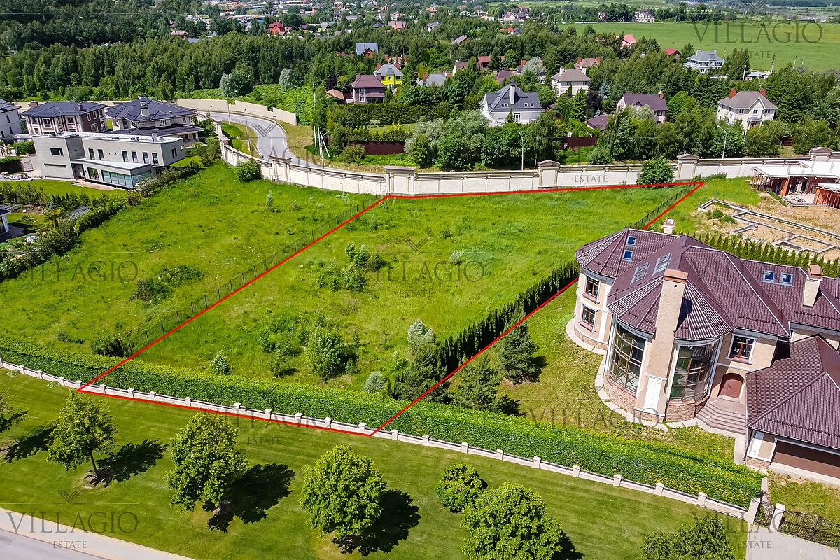 Земельный участок