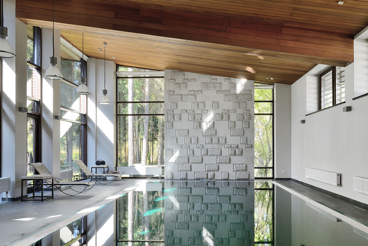 Двухуровневый дом с бассейном