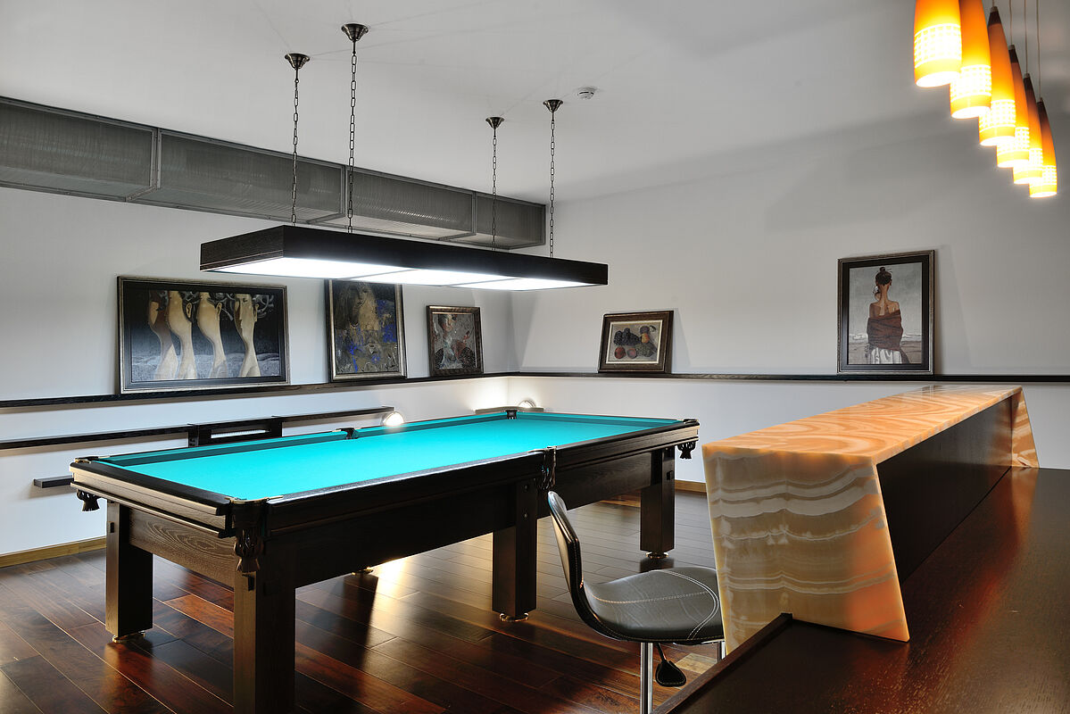 Двухуровневый дом с бассейном