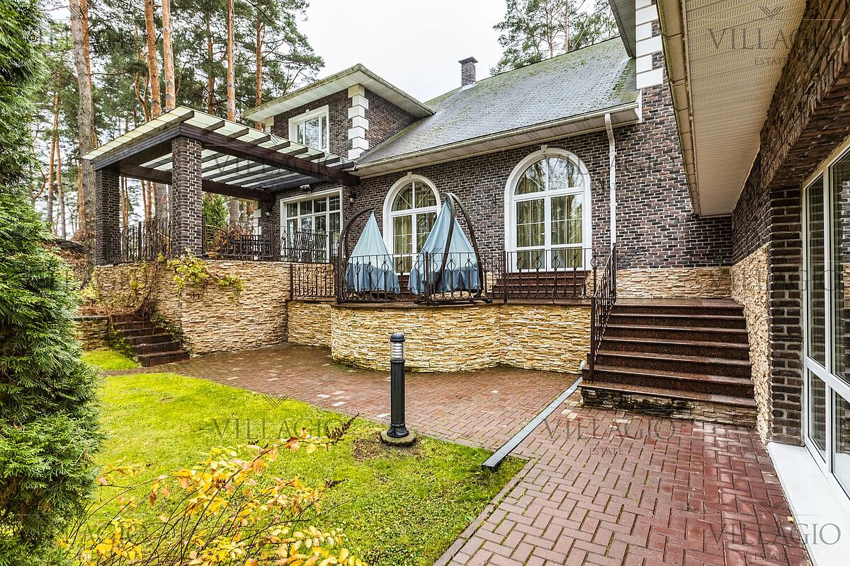 Элитный дом в классическом стиле у Москва-реки