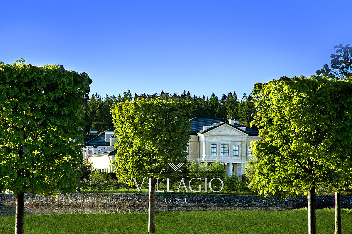 Вид на резиденции в лесу 