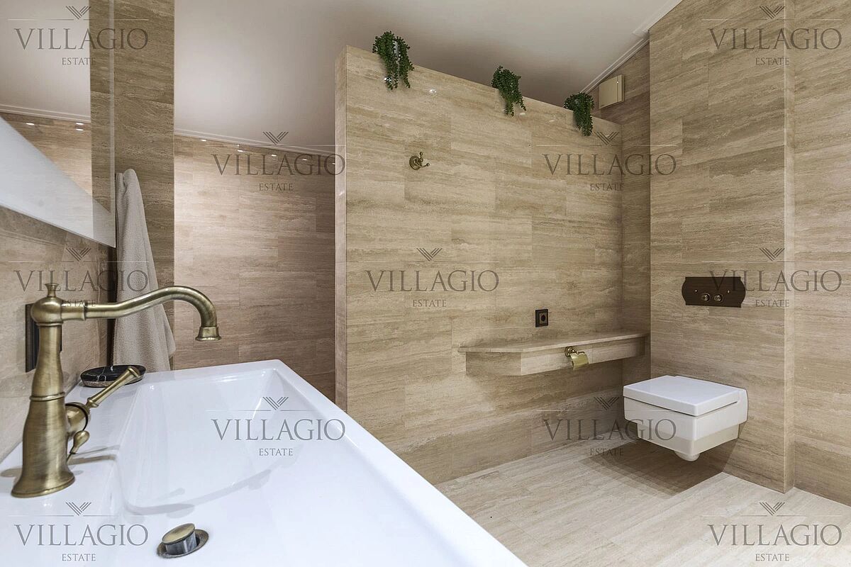 Дом рядом с двумя парками