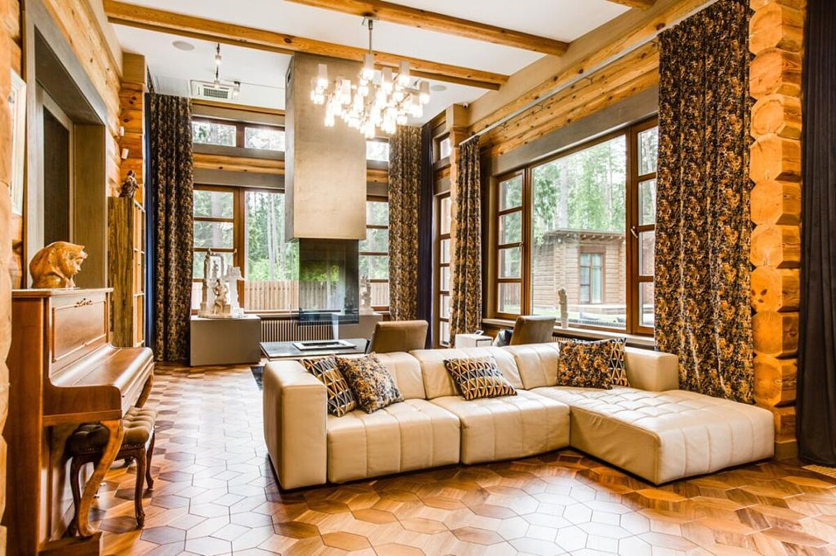 Дом из дерева на лесном участке