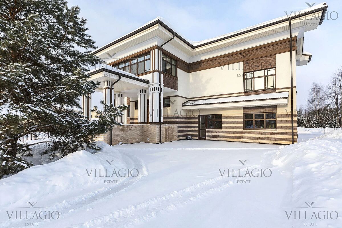 Дом рядом с двумя парками