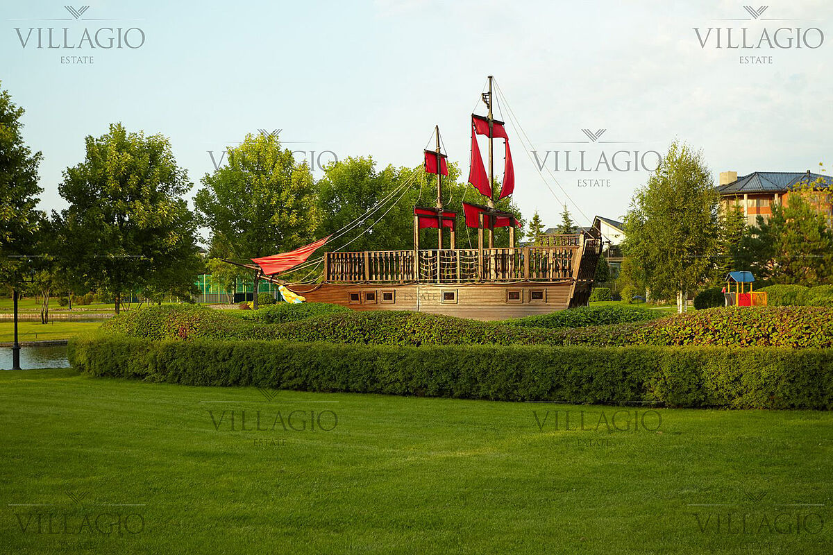 Детская площадка в Парке Остров