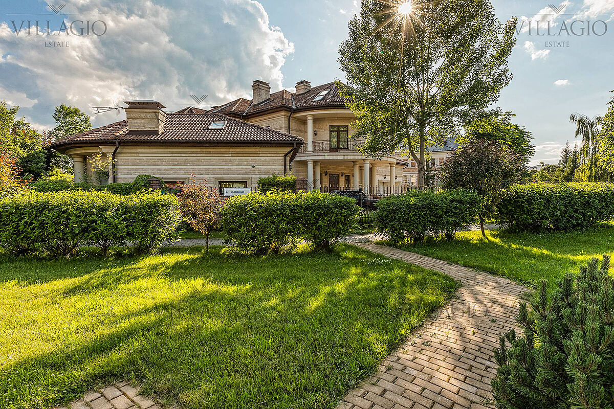 Дом с роскошной гостиной и spa-зоной