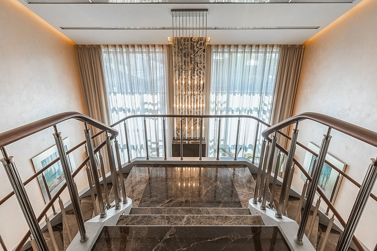 Загородный дом с бассейном в современном стиле