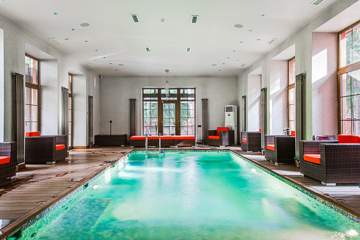 Дом с бассейном на лесном участке в КП «Лесной ручей-2»